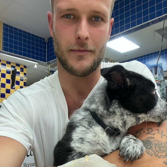 Profile Picture of Michael Essary (@essary555) on Poshmark