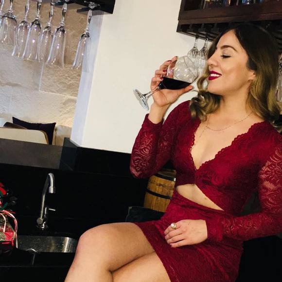 Profile Picture of Adriana Interial (@adrianainterial) on Poshmark