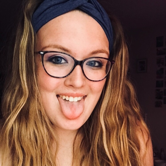 Profile Picture of Hannah Stubitsch (@hannah4122001) on Poshmark