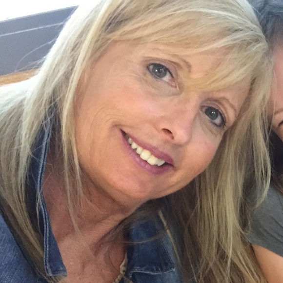 Profile Picture of Carol Warkentin (@itscarol607) on Poshmark