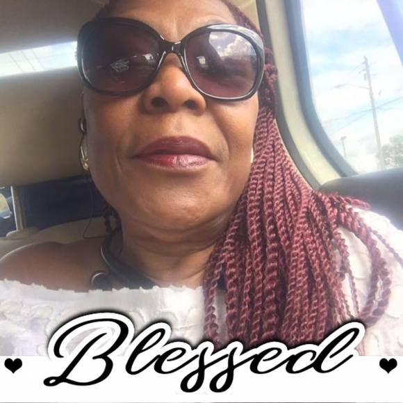 Profile Picture of Edith Stjuste (@edithstjuste) on Poshmark