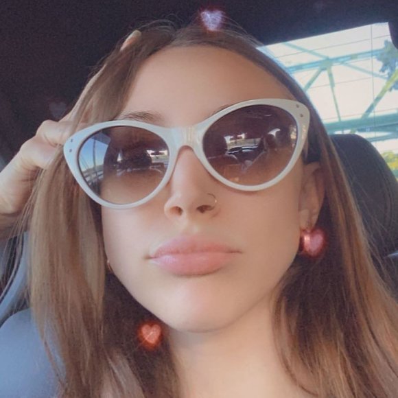 Profile Picture of Angela Carlton (@angelacarlton) on Poshmark