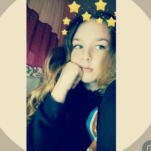 Profile Picture of Danielle Cisco (@danistars) on Poshmark