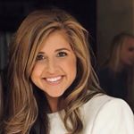 Profile Picture of Carly Jones (@annacarolinejones) on Instagram