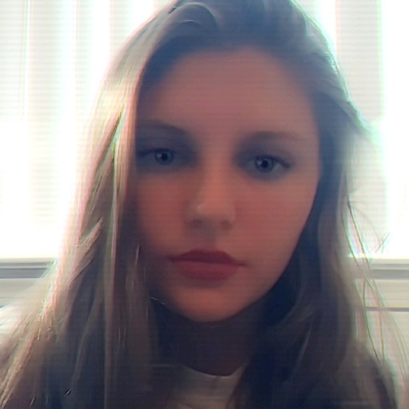 Profile Picture of Haley Foreman (@haleyforeman50k) on Poshmark