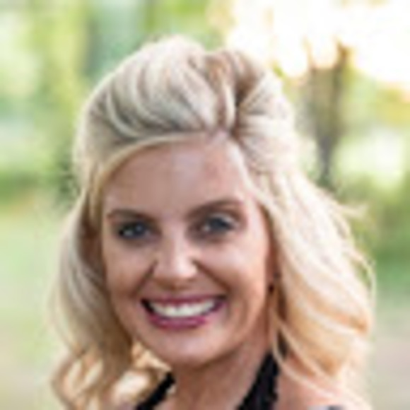 Profile Picture of Amber England (@amberengland926) on Poshmark