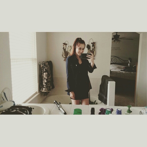 Profile Picture of Abbi Powelson (@abbi_powelson) on Poshmark