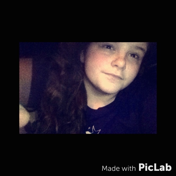 Profile Picture of Abby Decker (@abbydxckxr01) on Poshmark