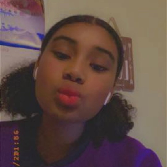 Bianca Boone - Poshmark Profile Picture of Bianca Boone (@boone_bianca) on Poshmark