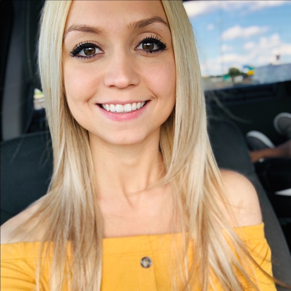 Profile Picture of Faith Kolovos (@faithbuer) on Poshmark