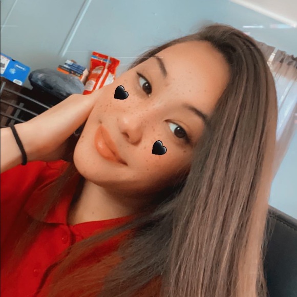 Profile Picture of Amber Hardester (@ambermarie739) on Poshmark