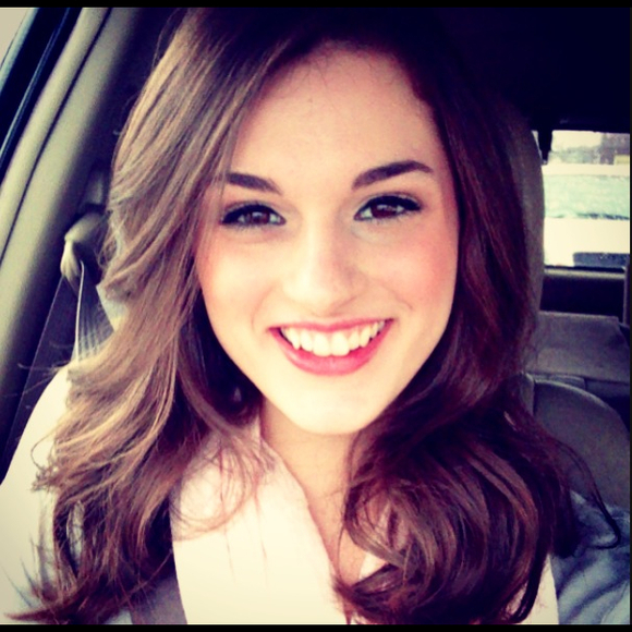 Profile Picture of Julia Swanson (@juliaaswanson) on Poshmark