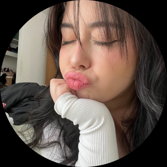 Profile Picture of Alexis Montpas (@anmontpas) on Poshmark