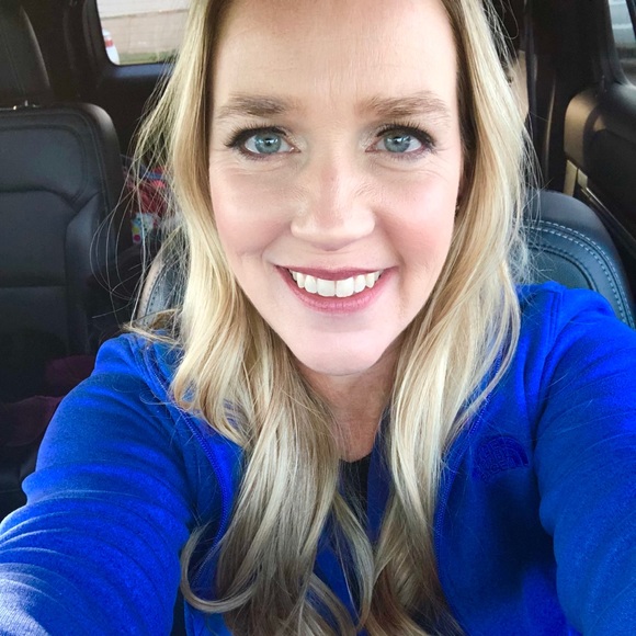 Profile Picture of Kelly Meyer (@kelly_meyer10) on Poshmark