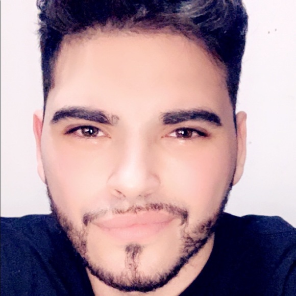 Profile Picture of Joshua Barry (@joshbarry) on Poshmark