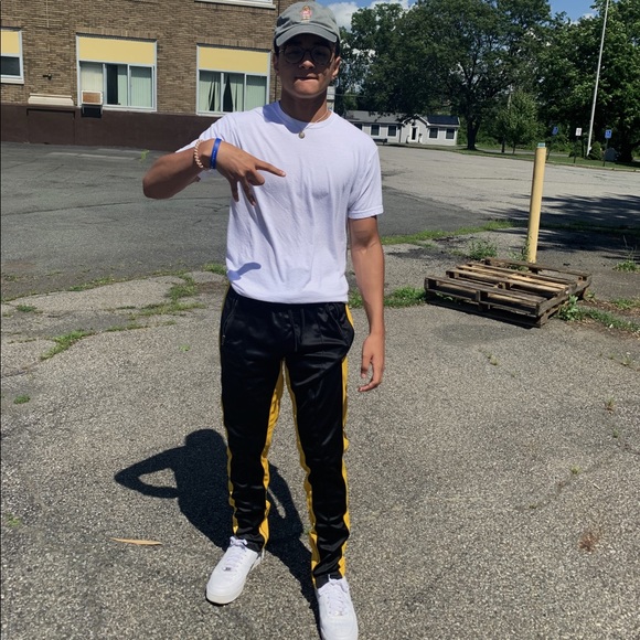 Profile Picture of Dominic Walker (@domdeguire) on Poshmark