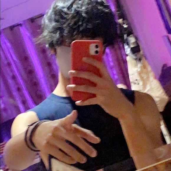 Profile Picture of Lyron Isidro (@lyronisidro) on Poshmark