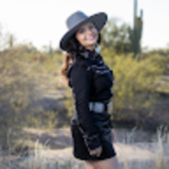 Profile Picture of Mackenzie Fox (@kenzi_fox) on Poshmark