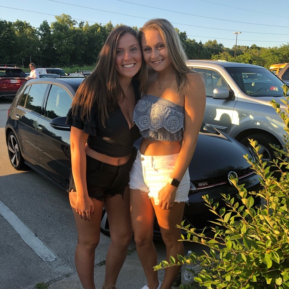 Profile Picture of Megan Wilber (@mwilbs) on Poshmark