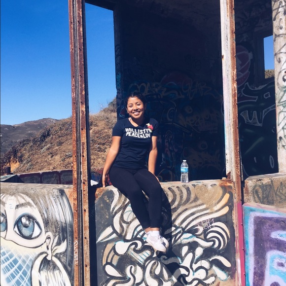 Profile Picture of Ismenia Briceno (@ismenia_b) on Poshmark