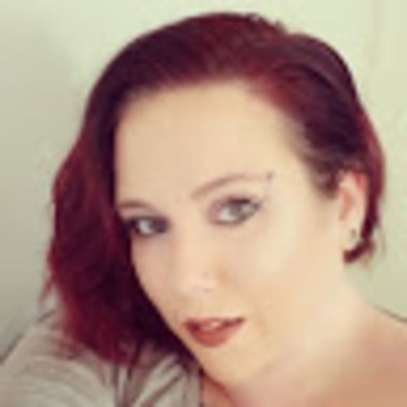 Profile Picture of Erin Heiss (@erinheiss) on Poshmark
