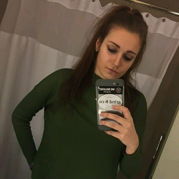 Profile Picture of Mya Osmolinski (@mmyyaa07) on Poshmark