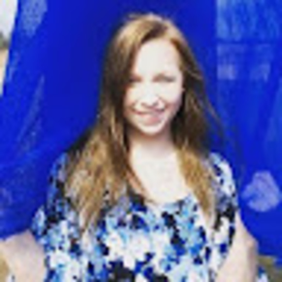 Profile Picture of Gabriellyn Corbin-graupmann (@gabriellync) on Poshmark