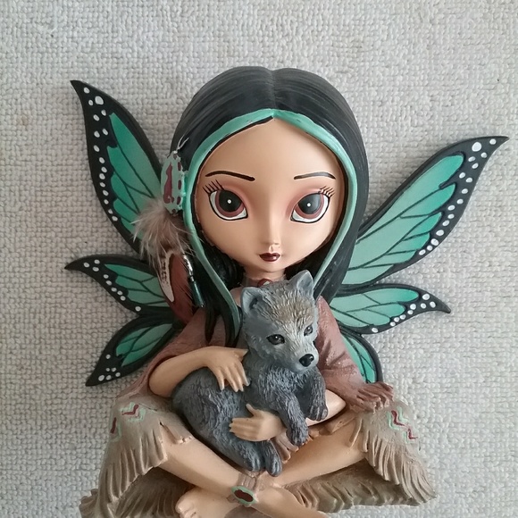 Profile Picture of Maria Krolczyk (@maria_armoire) on Poshmark