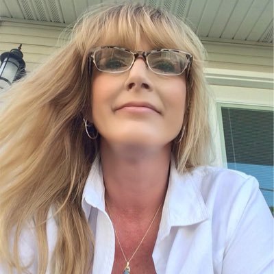 Profile Picture of Gina Swanson (@GeePonee) on Twitter