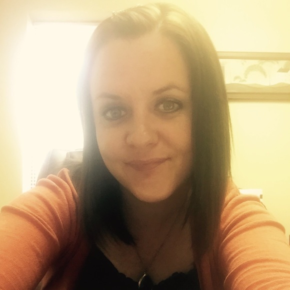 Profile Picture of Crystal Peterson (@cryspete1979) on Poshmark
