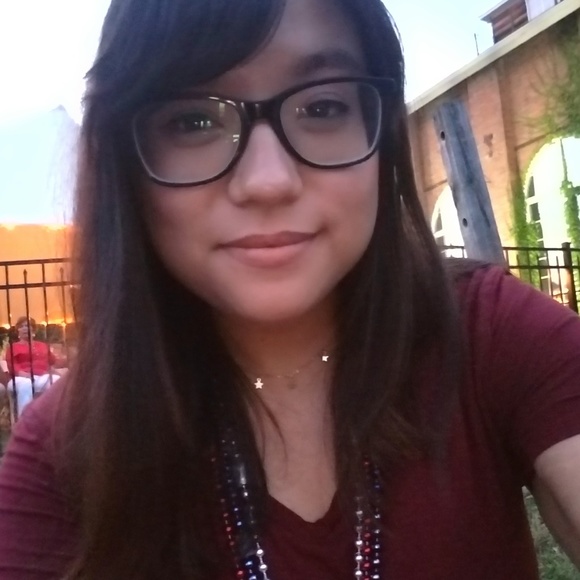 Nicole Herrling - Poshmark Profile Picture of Nicole Herrling (@nicocoowls) on Poshmark