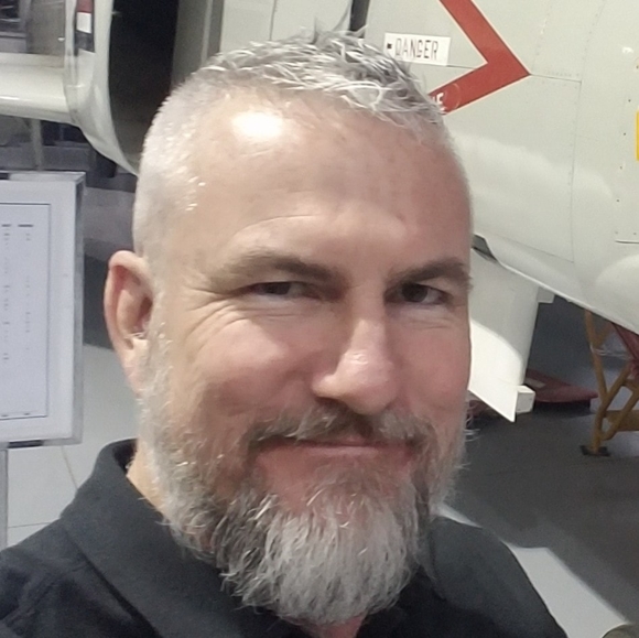 Profile Picture of Kevin Sutherland (@kevinsutherland) on Poshmark