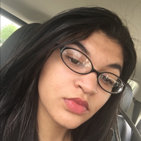 Profile Picture of Rosie Kuder (@roseice21) on Poshmark