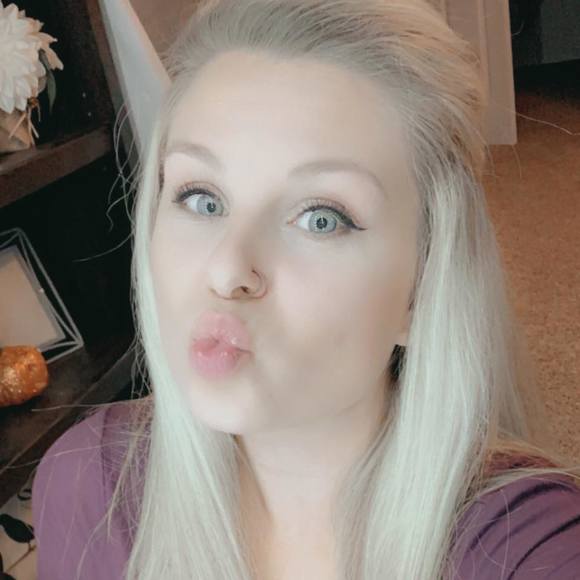 Profile Picture of Brianna Farmer (@breefarmer611) on Poshmark