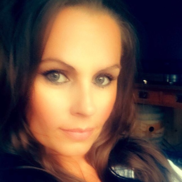 Profile Picture of Sheri Cromwell (@sheriann1980) on Poshmark