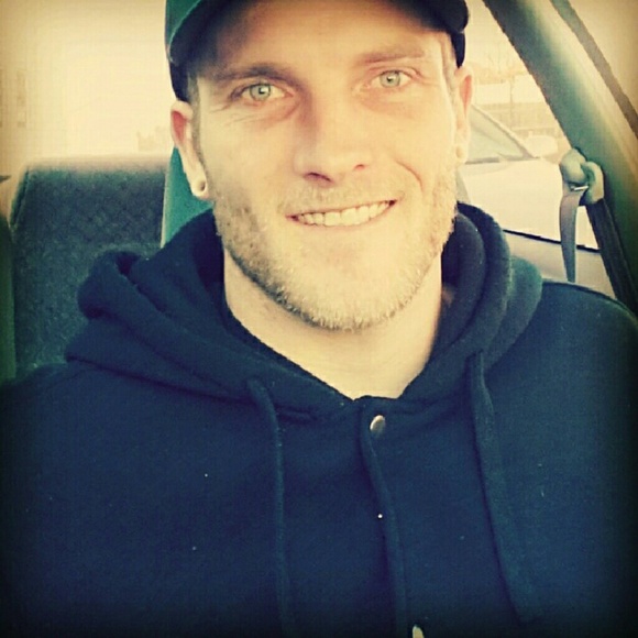 Profile Picture of Sam Mize (@sammize) on Poshmark