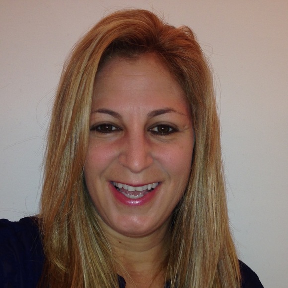 Profile Picture of Linda Faulisi (@lidia117) on Poshmark