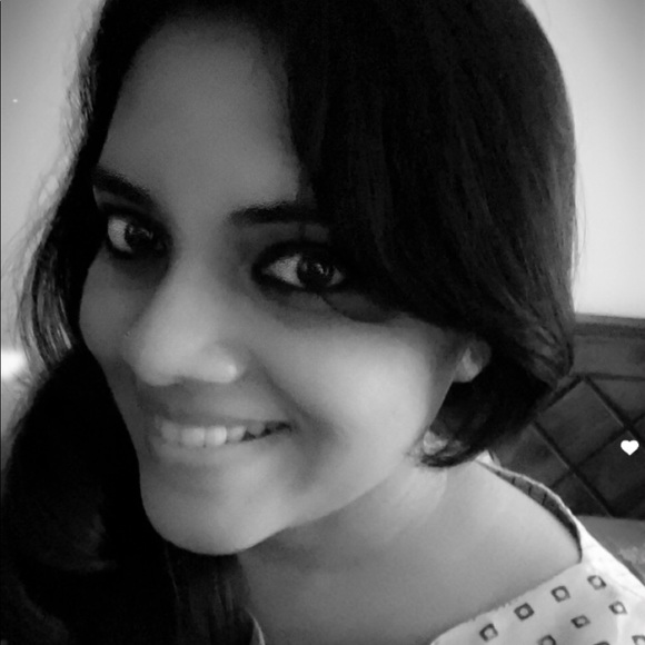 Profile Picture of Lahari Parthasarathy (@l_parthasarathy) on Poshmark