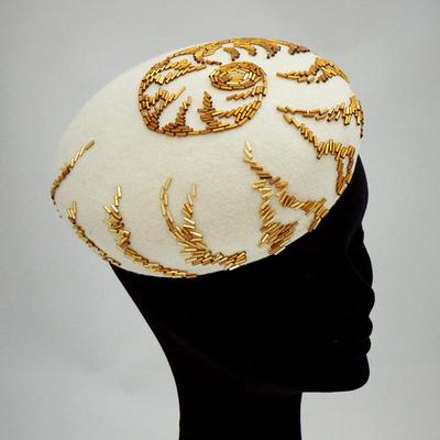 Profile Picture of Mary Pitt (@MaryTMillinery) on Twitter