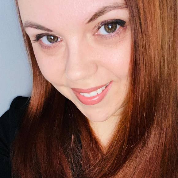 Profile Picture of Nadia Stubbert (@stubbert_n) on Poshmark