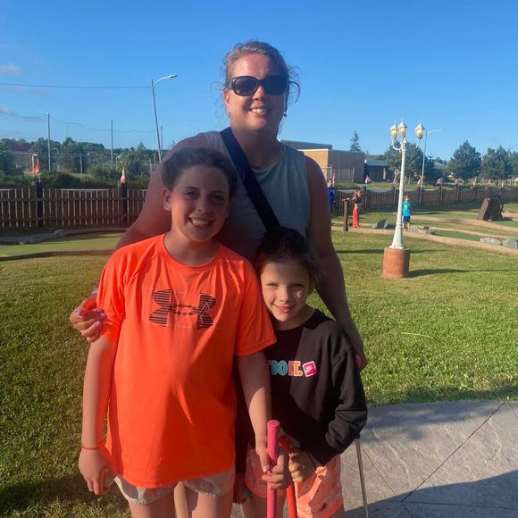 Profile Picture of Laura Mullowney (@laura_mullowney) on Poshmark