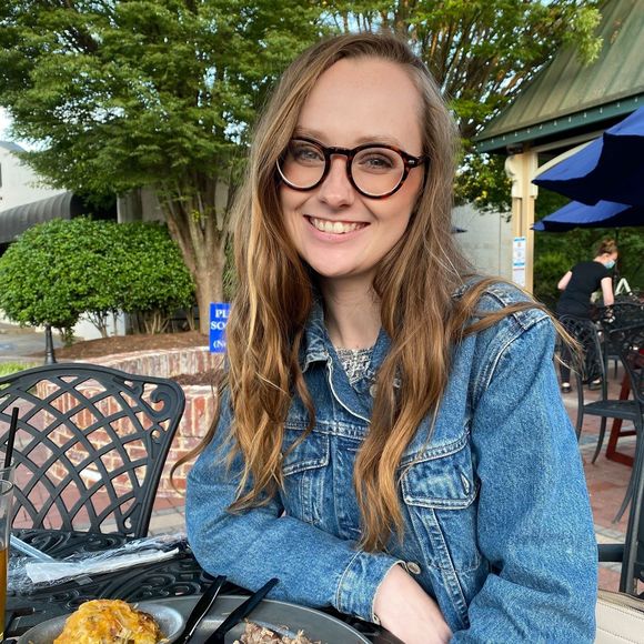 Profile Picture of Emily Capps (@emelizc) on Poshmark