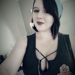 Profile Picture of Alyse Olson (@RoseQuinn0) on Twitter