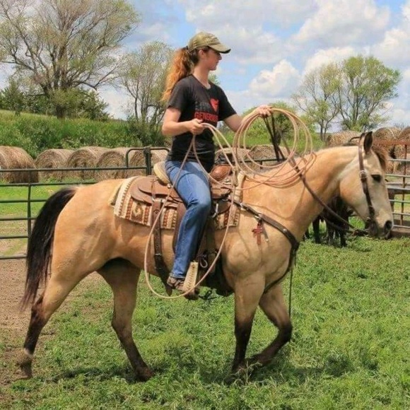 Profile Picture of Jessa Karlberg (@cinch920) on Poshmark