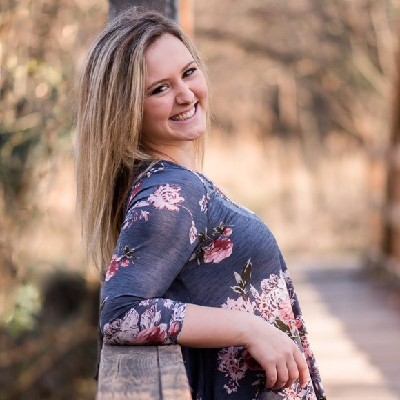 Profile Picture of Carson Cox (@carsonrhea2018) on Poshmark