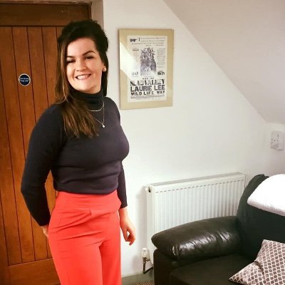 Profile Picture of Laura Monk (@monkcalf1) on Twitter