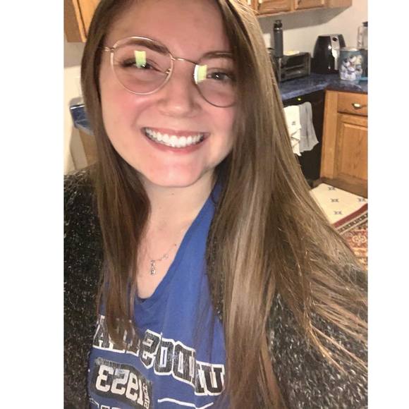 Profile Picture of Alex Ware (@alex_mae11) on Poshmark