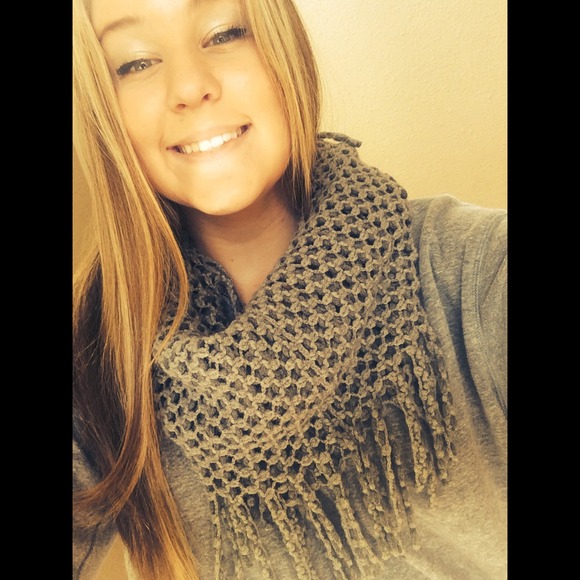 Profile Picture of Madison Moger (@maddie7991) on Poshmark