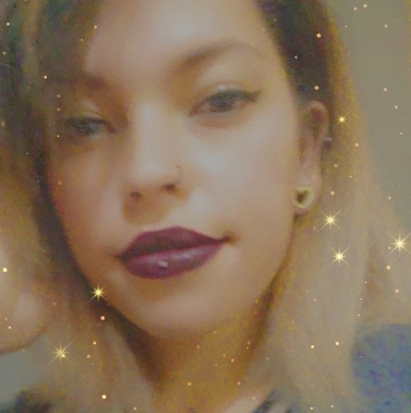 Profile Picture of Janay Biersack (@janaybiersack) on Poshmark