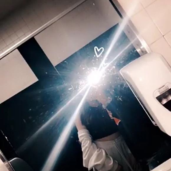 Profile Picture of Andrea Calvillo (@andreacalvillo) on Poshmark